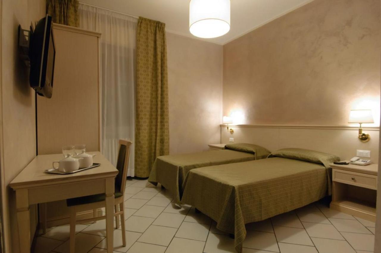 Albergo Cavallino 10 Toscolano-Maderno Kültér fotó
